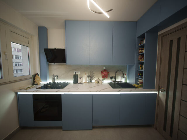 Bucătărie pe comandă în București cu iluminare LED și senzori