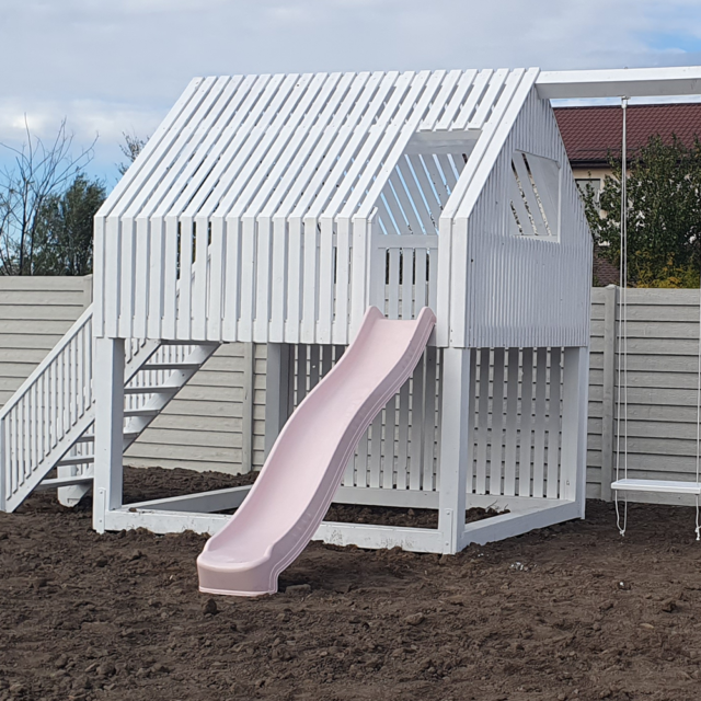 loc de joaca casuta pe comanda pipera