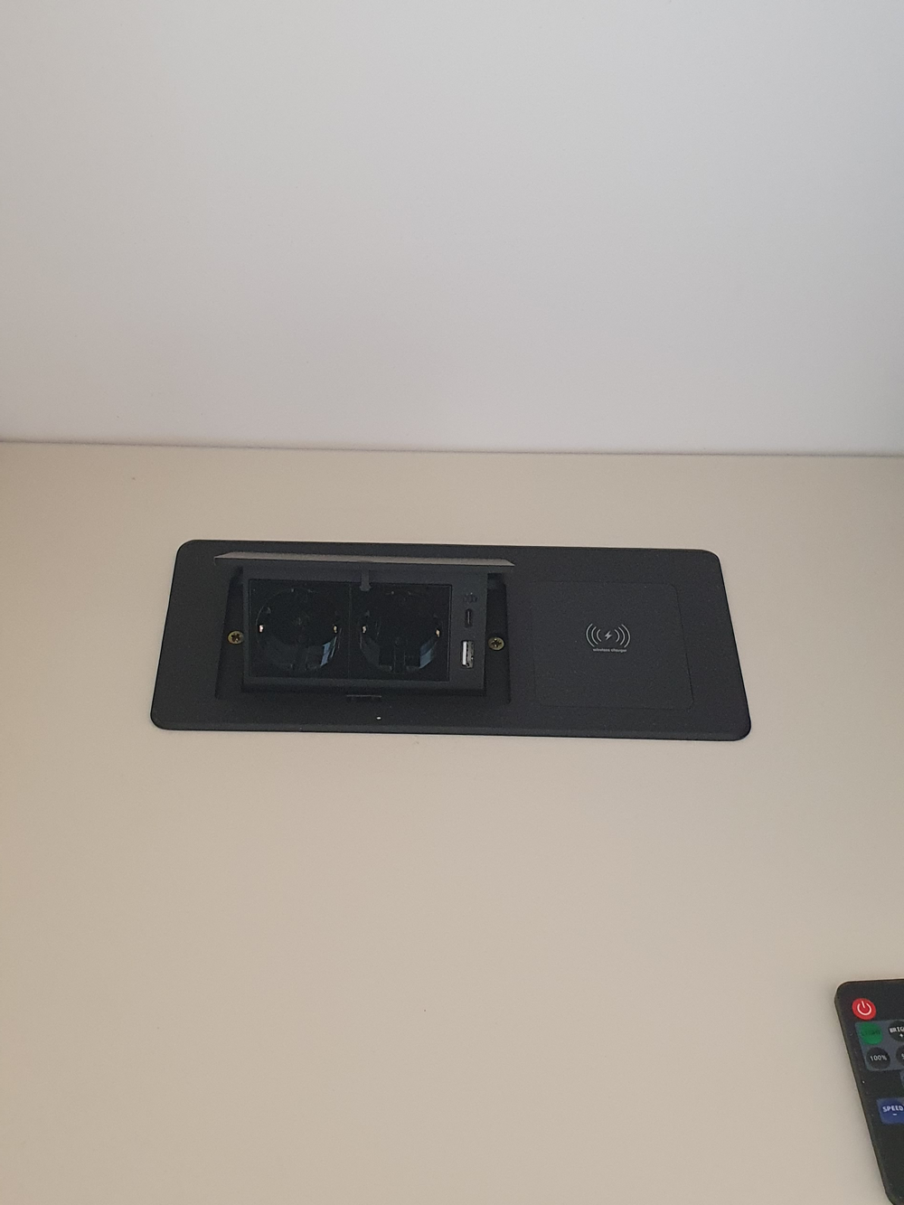 Priza incorporata in mobila bucuresti