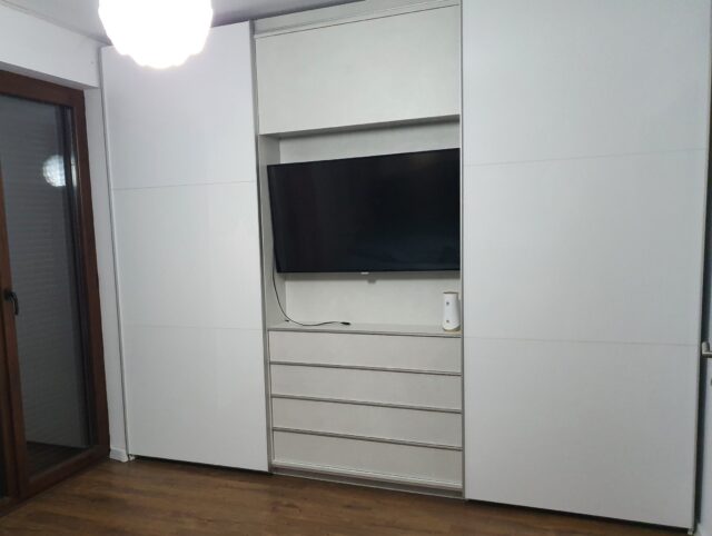 Dressing cu tv incorporat pe comanda Bucuresti