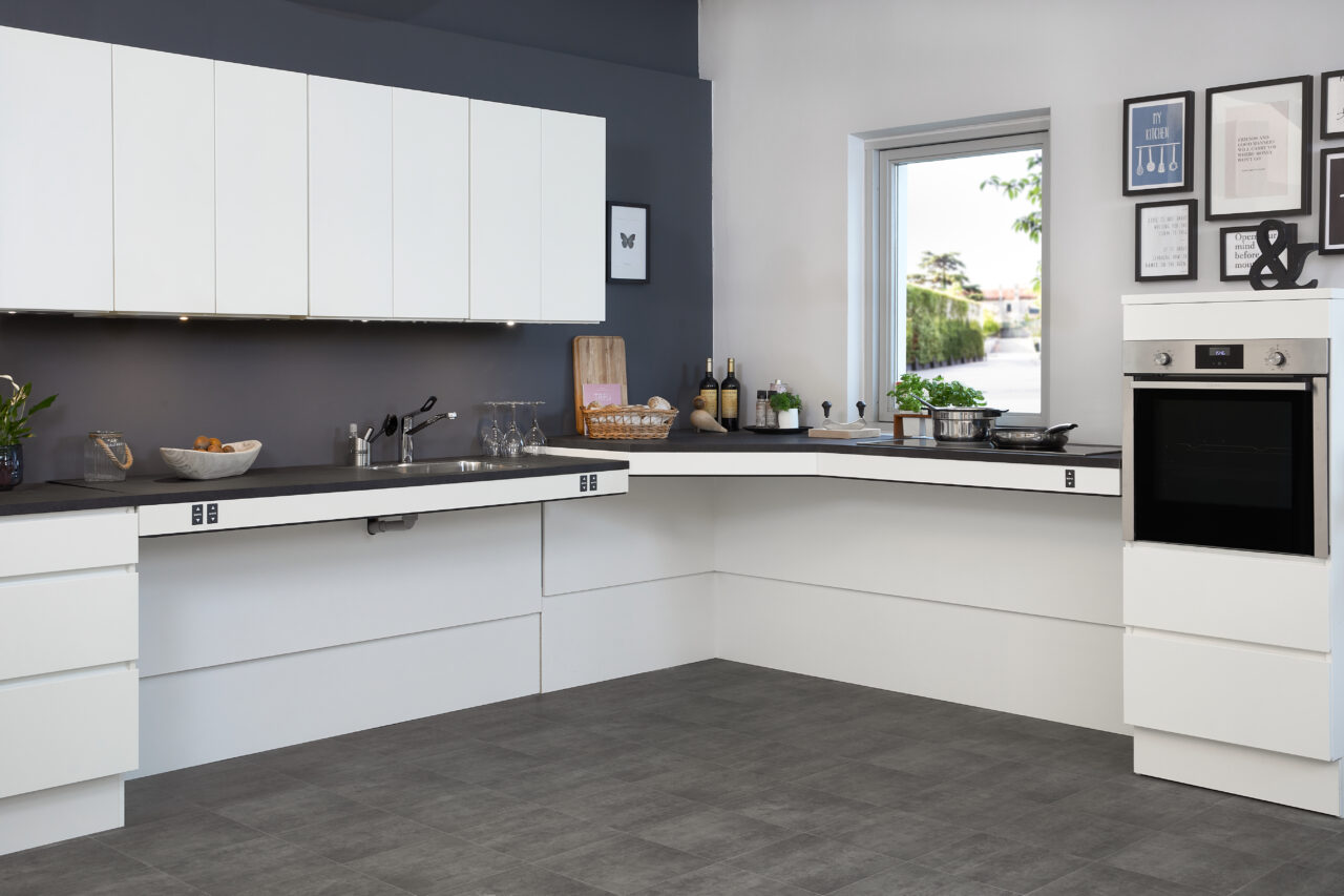 Cum să amenajezi o bucătărie accesibilă pentru o persoană în scaun cu rotile